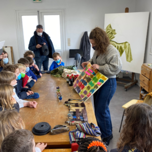 Visite de l'atelier de Gabrielle Kourdadzé avec les élèves de l'école de Saint-Jacut 